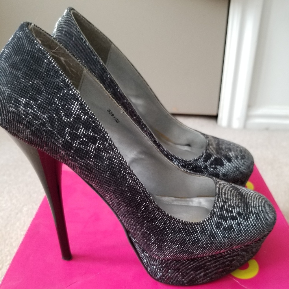 Charlotte Russe Black/Silver Leopard Print Pumps